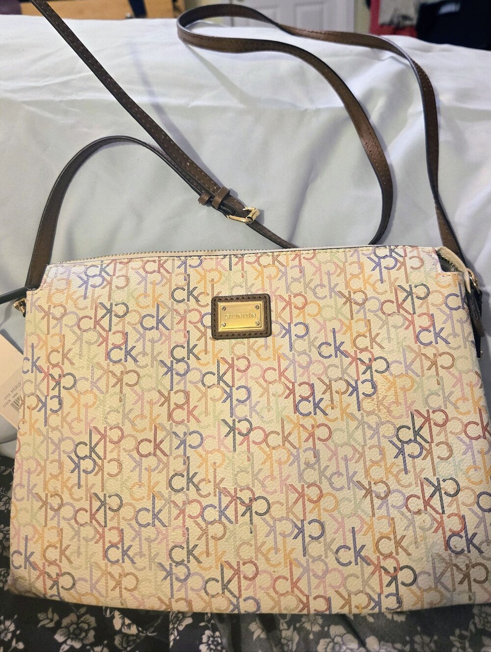 NWT Calvin Klein Hudson Signature Zip  Crossbody